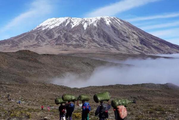 非洲最高的山峰:乞力马扎罗山，高5892米(誉为非洲之王)398 / 作者:UFO爱好者 / 帖子ID:78103