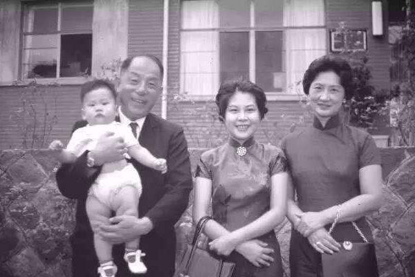 张学良的三个孙子介绍:名校毕业，学习软件开发和新闻业998 / 作者:UFO爱好者 / 帖子ID:77937