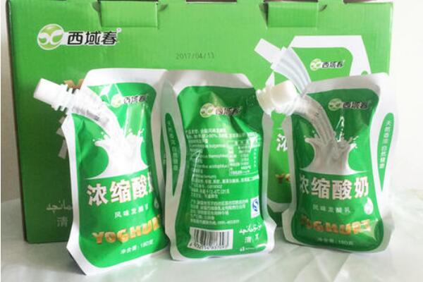 袋装酸奶旁边有个气囊:方便运输及储存，展示包装密封性859 / 作者:UFO爱好者 / 帖子ID:77354