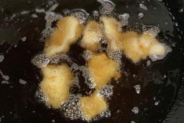 如何把炸黑的油变干净?水淀粉吸收杂质，白萝卜吸附残渣843 / 作者:UFO爱好者 / 帖子ID:76221