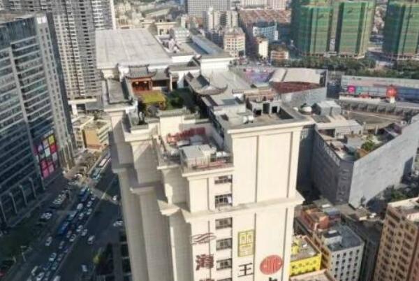 23层高楼上的深圳“空中皇宫”:违规建筑十几平，超奢华498 / 作者:UFO爱好者 / 帖子ID:74707