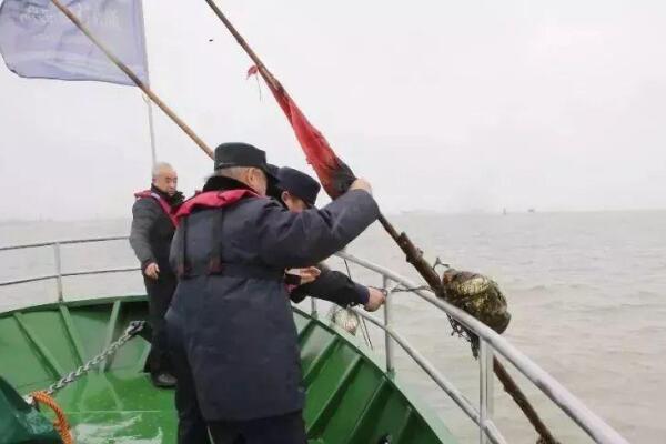 退捕渔民合办龙虾养殖基地:帮助退捕渔民就业，政府资助266 / 作者:UFO爱好者 / 帖子ID:74593