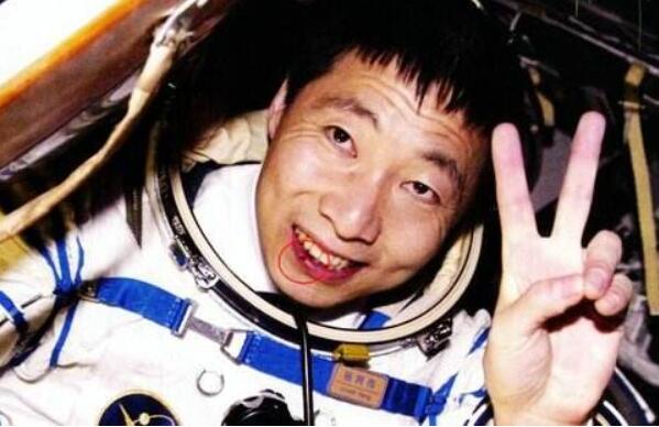 杨利伟返回地面后为什么再也不上天了?登天给身体留下了损伤765 / 作者:UFO爱好者 / 帖子ID:77700