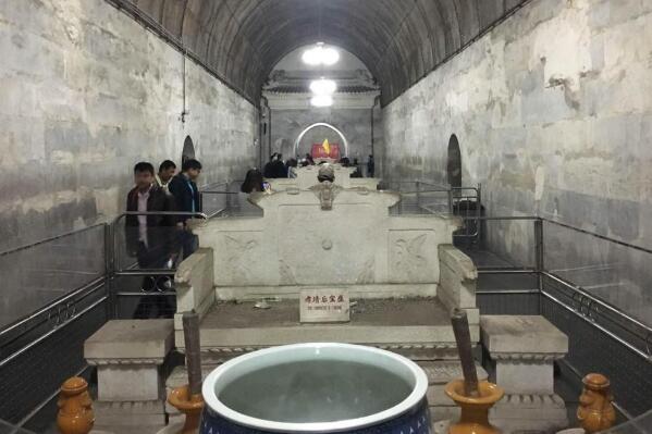 十三陵地宫去了很害怕 地宫阴森森的(地下温度低的缘故)358 / 作者:UFO爱好者 / 帖子ID:74125