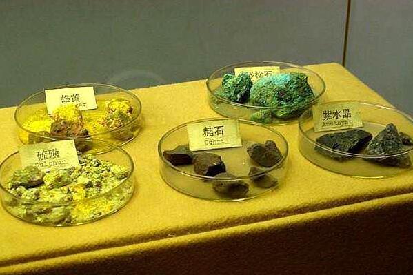 西汉古墓挖出仙药 仙药主要成分为硝石和明矾(食用可致死)575 / 作者:UFO爱好者 / 帖子ID:100343