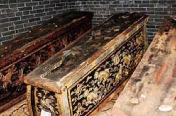 乾隆皇帝的墓被谁盗了 孙殿英两天偷光乾隆墓(破坏乾隆尸骨)206 / 作者:UFO爱好者 / 帖子ID:100308