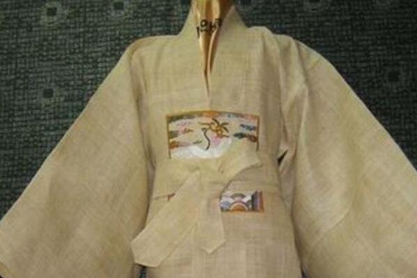 寿衣为什么像古代官服 寿衣参照清官服制造(清朝后才穿寿衣)457 / 作者:UFO爱好者 / 帖子ID:73471