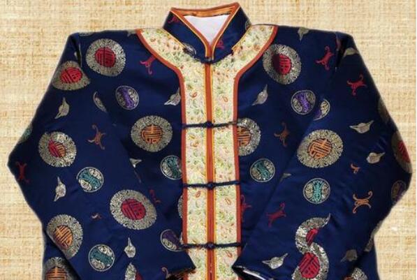 唐装和寿衣的区别 唐装为清末服装以立领为主(寿衣为寿字)313 / 作者:UFO爱好者 / 帖子ID:73364