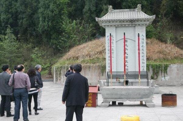 为什么没人挖袁天罡墓 军队驻扎在墓地附近(盗墓贼不敢去)868 / 作者:UFO爱好者 / 帖子ID:72824