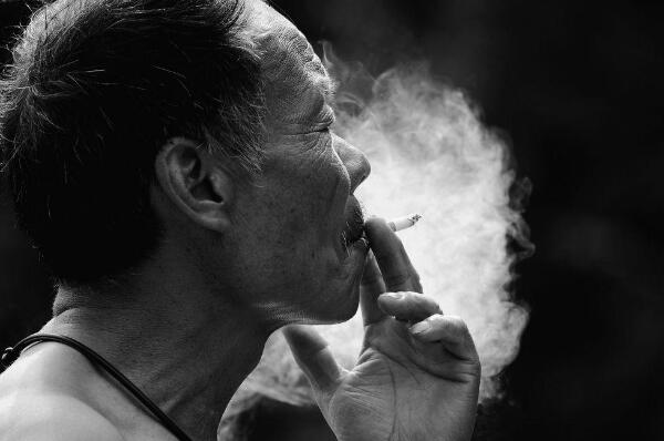 电子烟和香烟哪个危害大 都对身体产生巨大危害(尽早戒烟)904 / 作者:UFO爱好者 / 帖子ID:70020