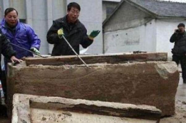女尸棺材内产子 尸体分解中产生气体推出胎内婴儿107 / 作者:UFO爱好者 / 帖子ID:105366