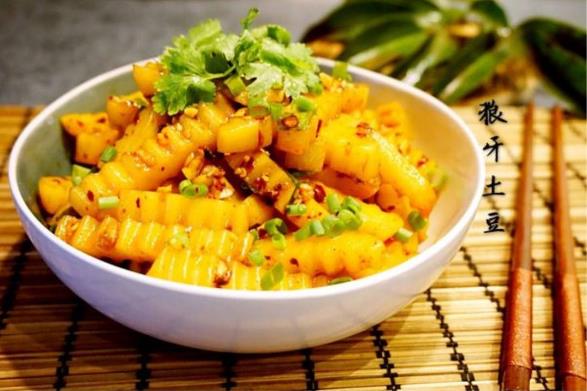 土豆的营养价值及功效与作用 土豆发芽变绿、切开的土豆变黑能吃吗960 / 作者:UFO爱好者 / 帖子ID:70436