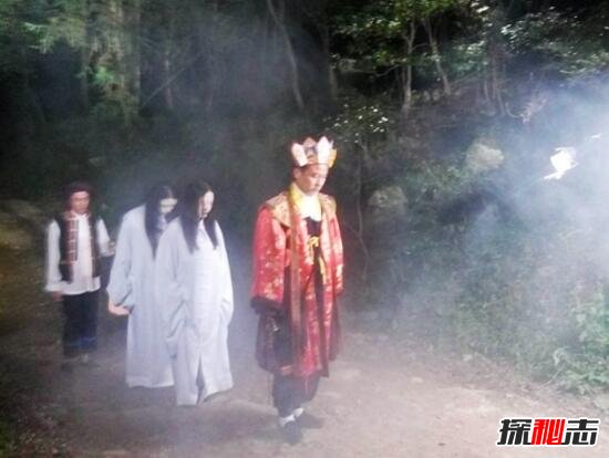 湘西赶尸之谜 湘西赶尸源自魔神蚩尤（人为背尸）772 / 作者:UFO爱好者 / 帖子ID:99075