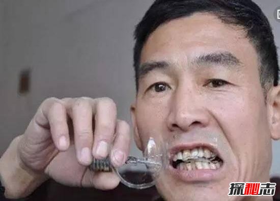世界上最奇葩吃灯泡的人，43年吃掉1500个灯泡(不吃难受)654 / 作者:UFO爱好者 / 帖子ID:106342