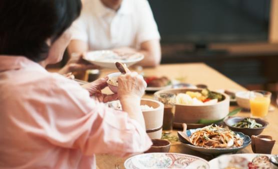 站着吃饭更容易消化吗？吃饭四项基本原则：“淡”“粗”“乱”“色”449 / 作者:UFO爱好者 / 帖子ID:69993