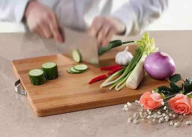 菜板到底有多脏？及时清洗晾干、生食熟食分开、定期更换不好菜板999 / 作者:UFO爱好者 / 帖子ID:68844