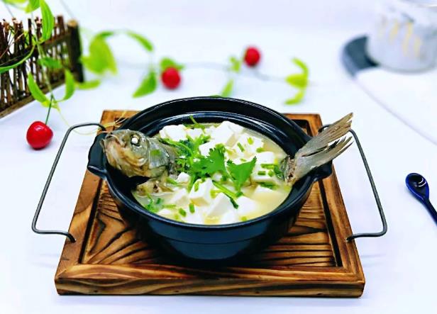 香菇豆腐鲫鱼汤的做法，清香鲫鱼汤，补虚通乳，营养又补钙93 / 作者:UFO爱好者 / 帖子ID:69543