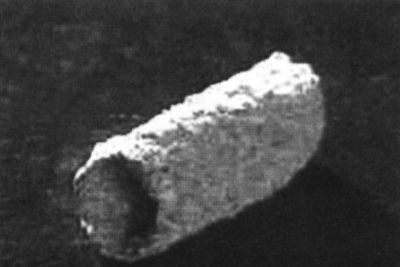 青海托素湖畔的“外星人洞”发现神秘铁管