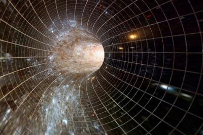 根据特斯拉的理论，科学家揭示了现代物理学可能的时间旅行方式！