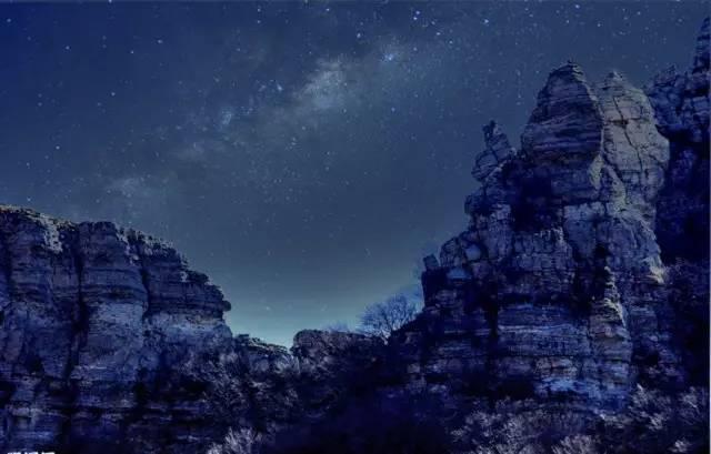 他们走了两天一夜，终于找到最美的星空！740 / 作者: / 来源: