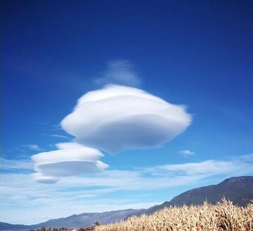 丽江现UFO云，号称惊动NASA，专家的解释你能看懂吗322 / 作者: / 来源: